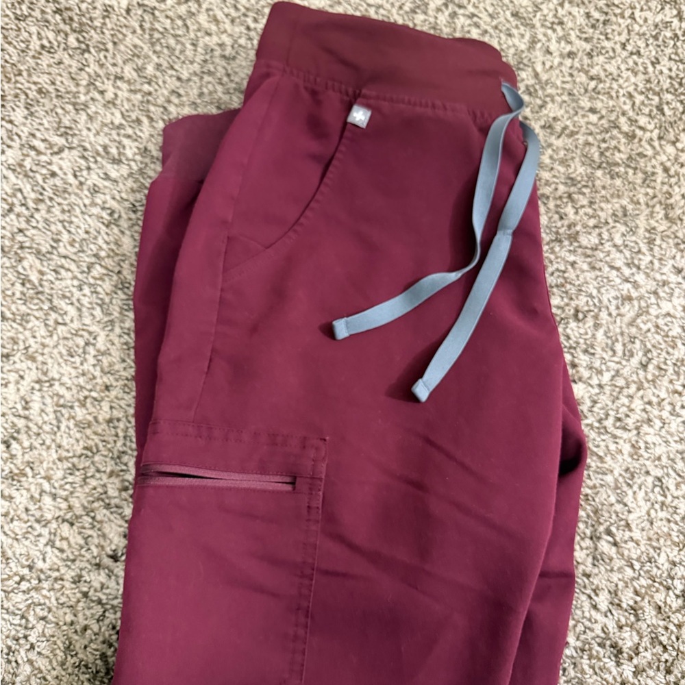 Figs Women's Zamora Scrub Jogger Pants Burgundy / Red